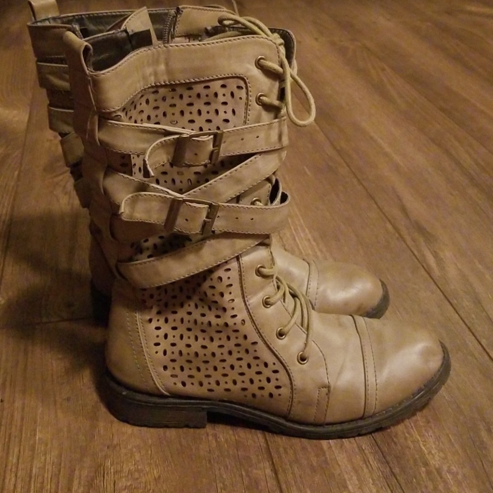 Combat boots